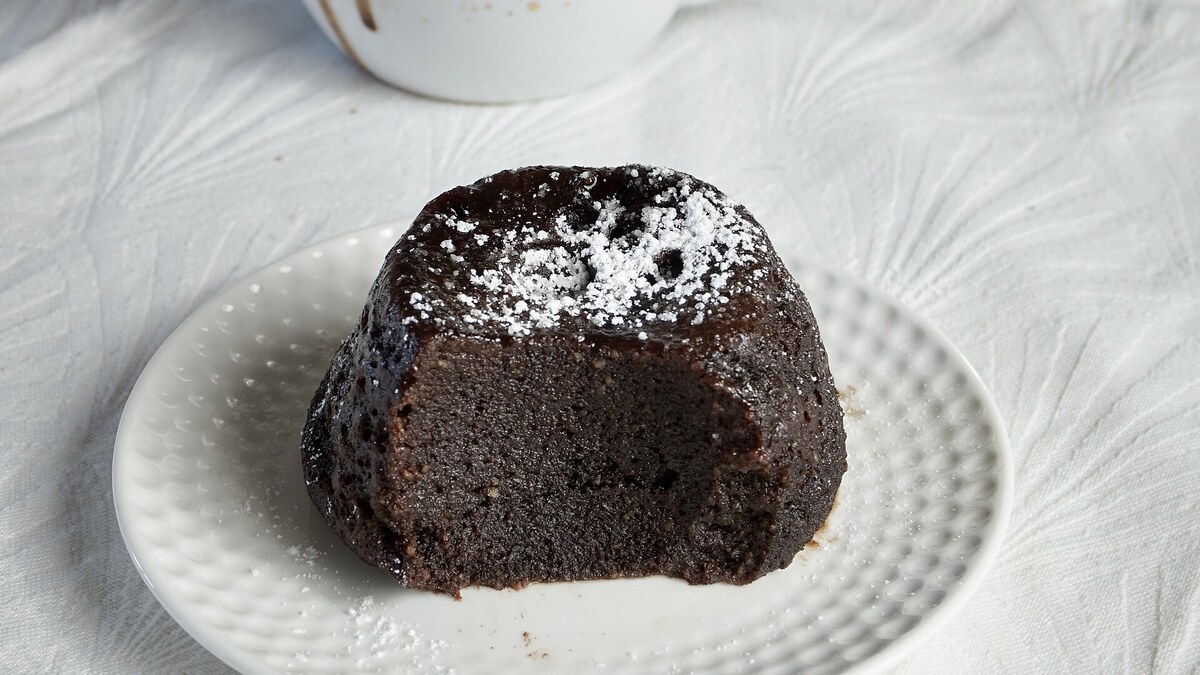 Mug cake healthy au cacao, dessert individuel moelleux prêt en quelques minutes
