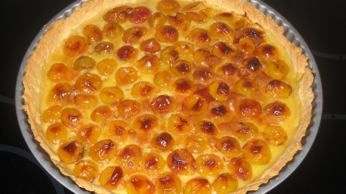 Tarte aux mirabelles dorée, cuite dans son moule