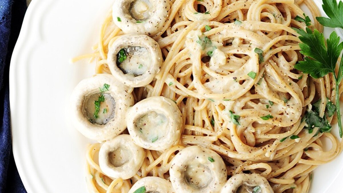 Pâtes crémeuses aux champignons, illustration de recettes salées avec mascarpone